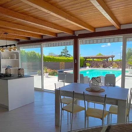 A Casa Di Betty - Spacious & Bright With Private Pool - An Oasis Of Peace To Relax And Recharge * Torre Tre Ponti